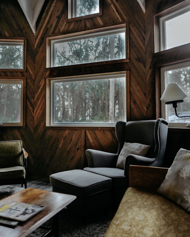 cozy-shared-lounge 24-hour front desk service at Hampton Inn